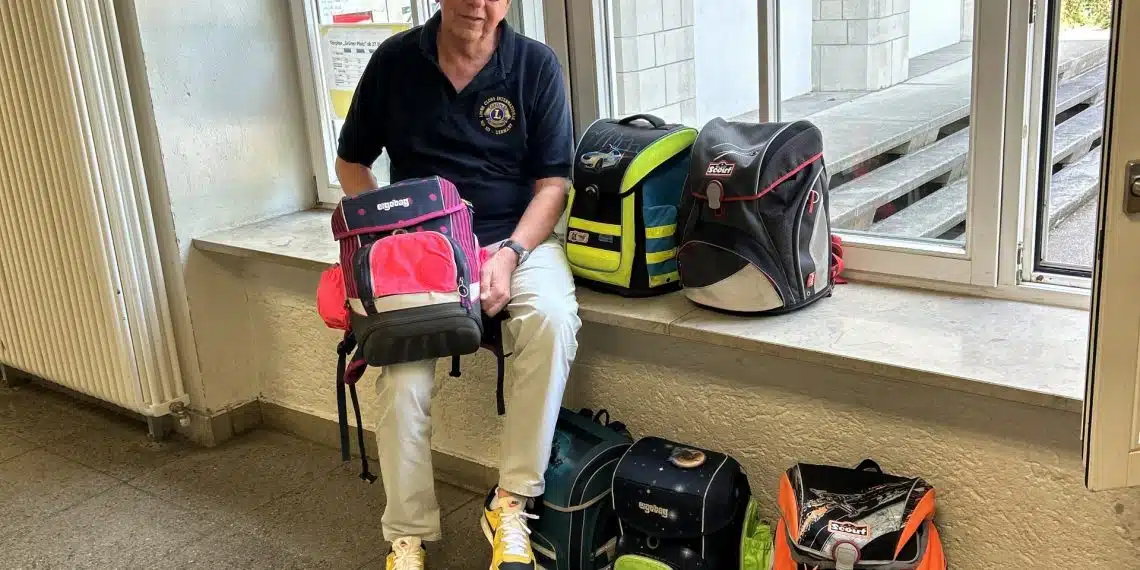 Schulranzen sammeln für bedürftige Kinder – Aktion von Lions-Clubs und Grundschulen in Stuttgart für guten Zweck